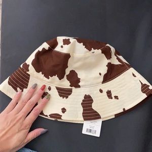 Baggu bucket bat (cow print)